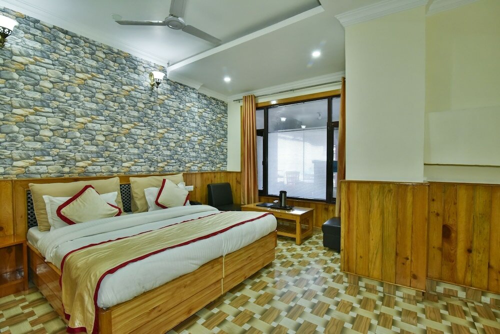 Фото The Posh hotel