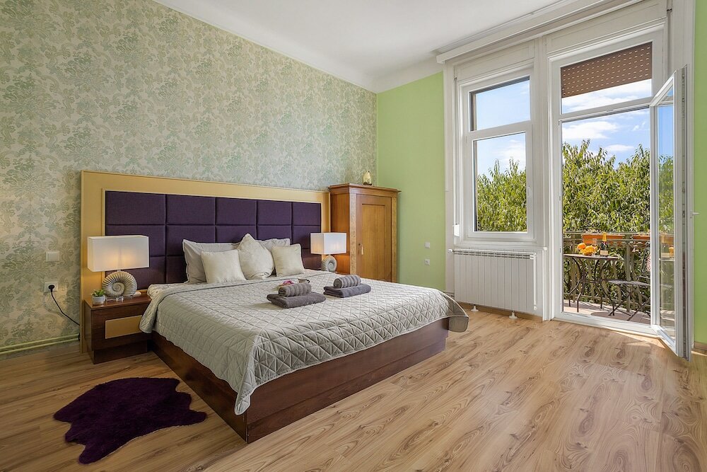 Фото Villa Muenz Luxurious Residence