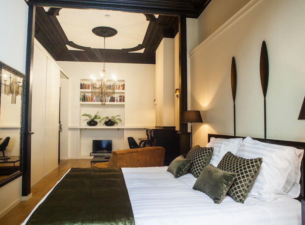 Фото B in Antwerp