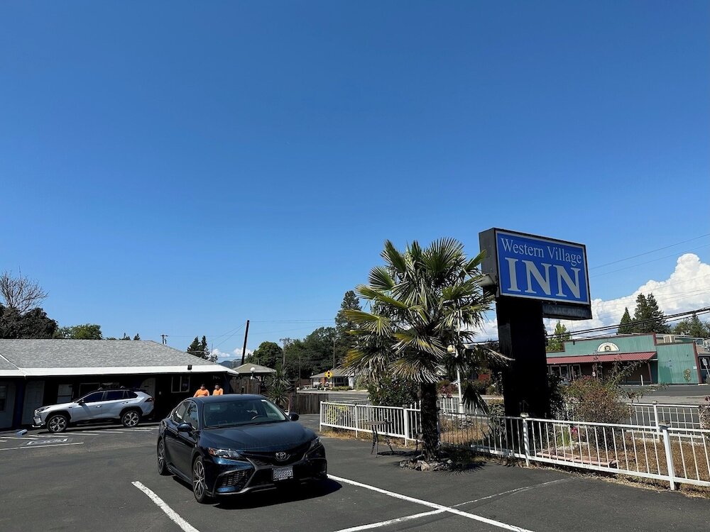 Фото Western Village Inn