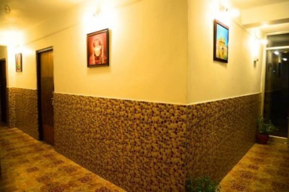 Фото Hotel sai taj Deluxe