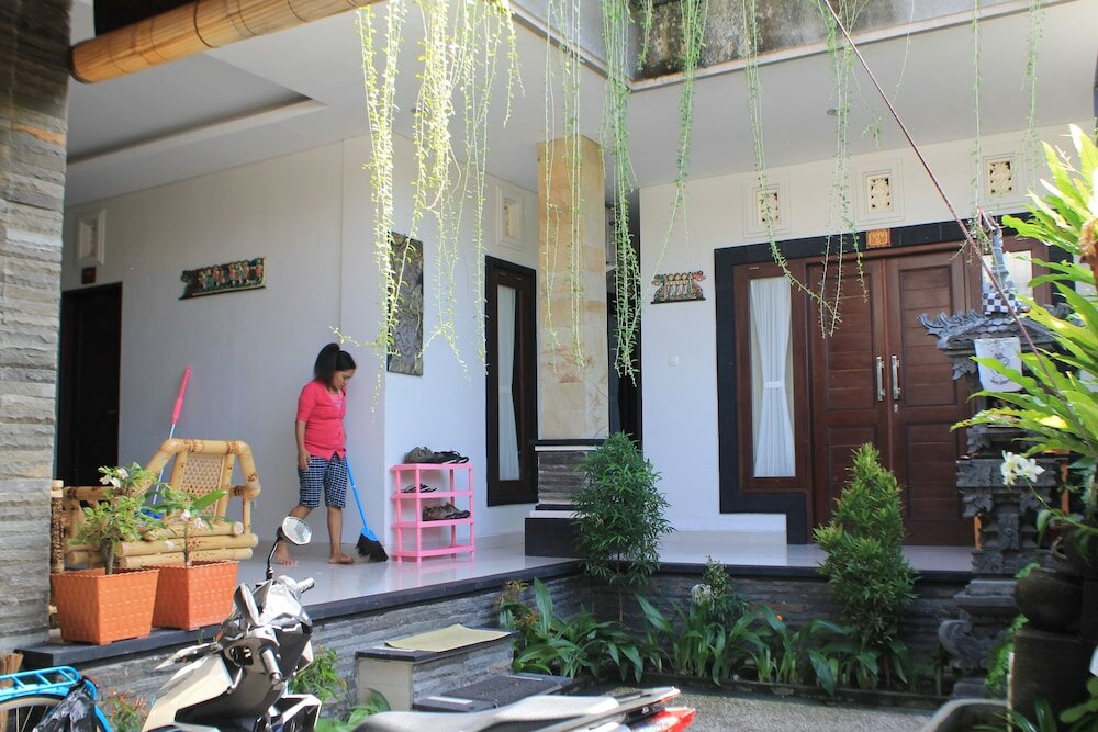 Фото Suwardika Homestay and Dormitory - Hostel
