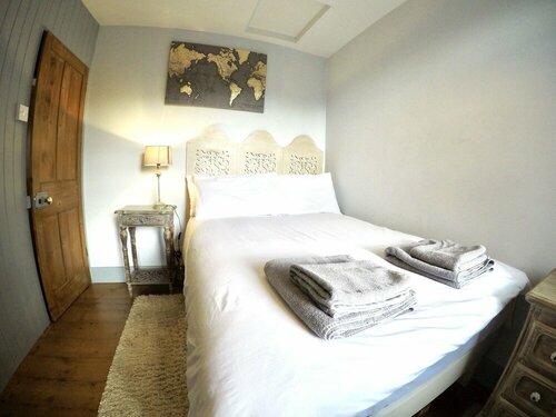 Гостиница Chaucers Retreat Vacation Home