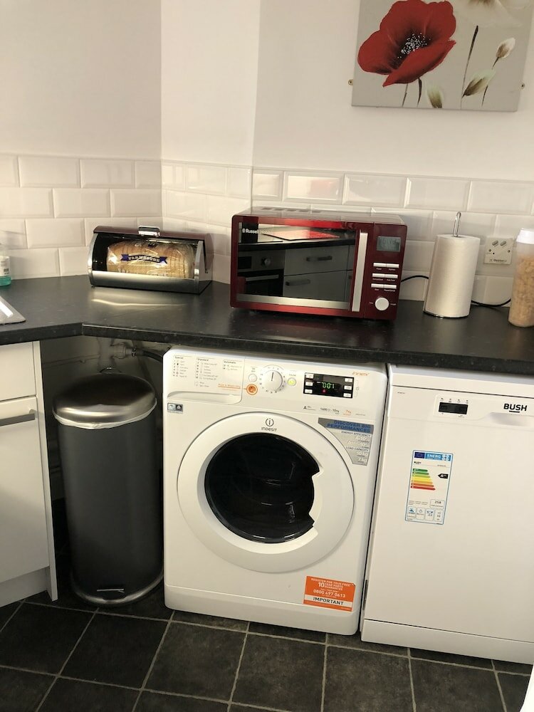 Фото Large Apartment Gla Airport