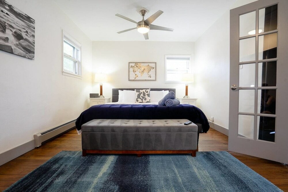 Фото The Beautiful Berkley Homestead Walk to Tennyson