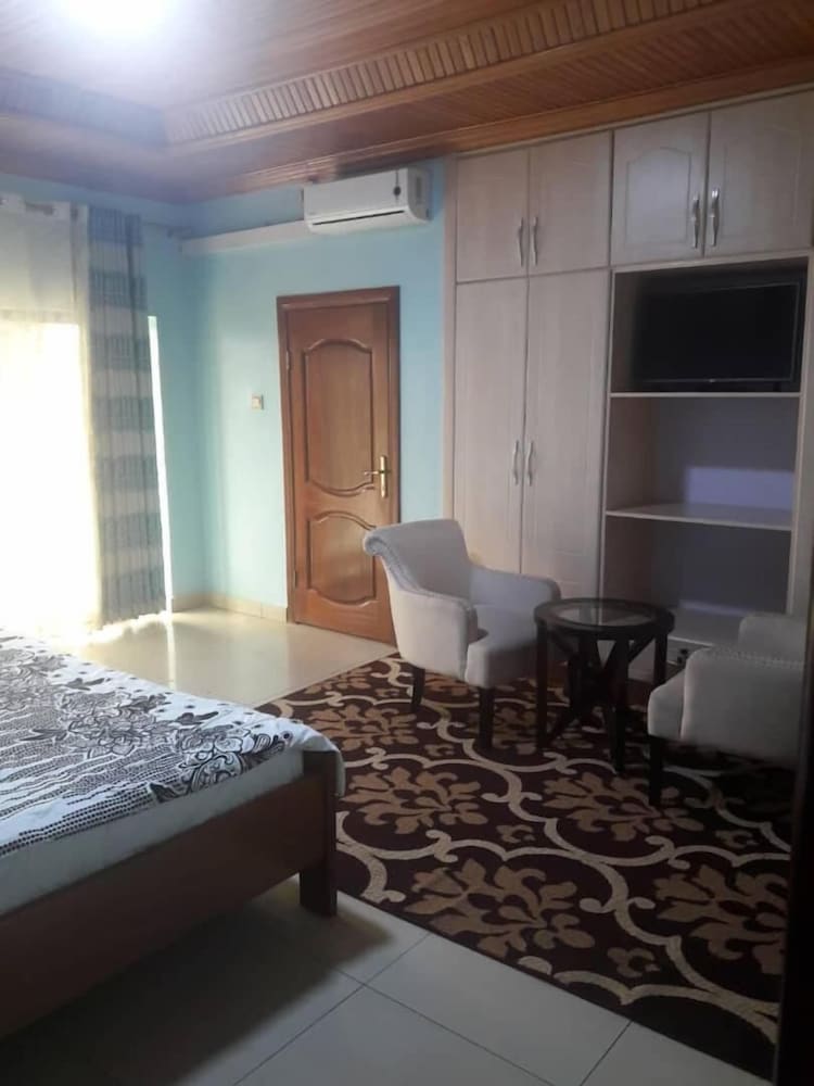 Фото Modern Villa Hotel