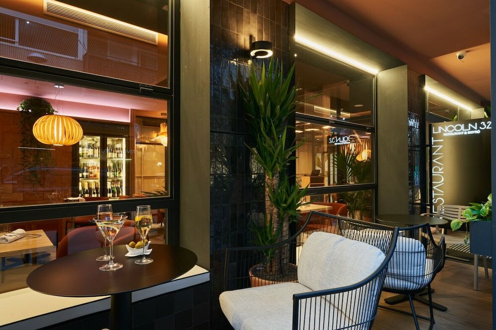 Фото Aparthotel Augusta Barcelona