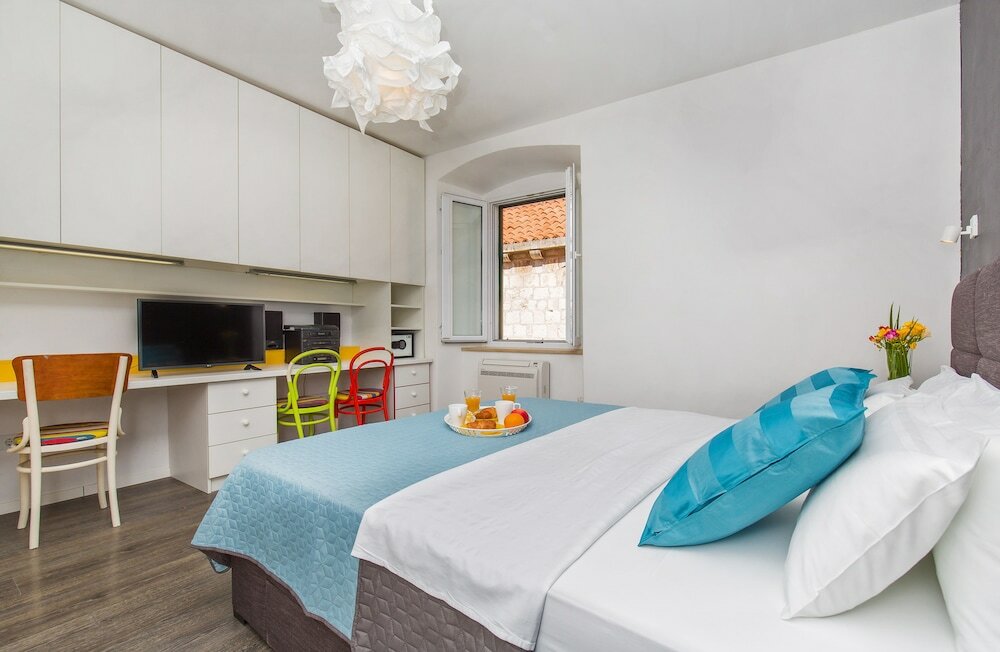 Фото Apartment & Room Joy