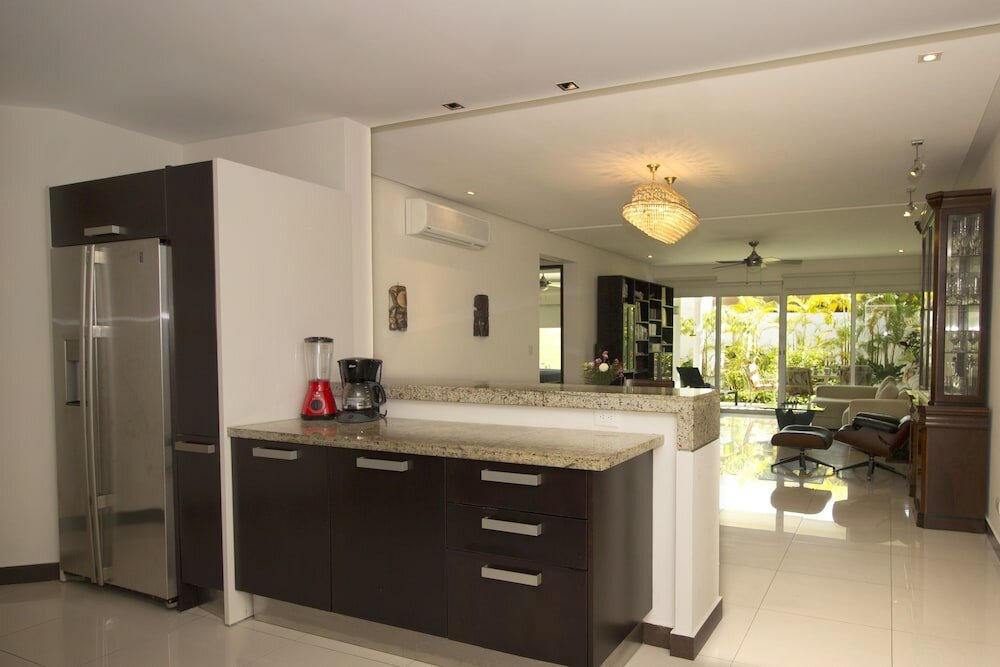 Фото Downtown Apartment Oasis 12