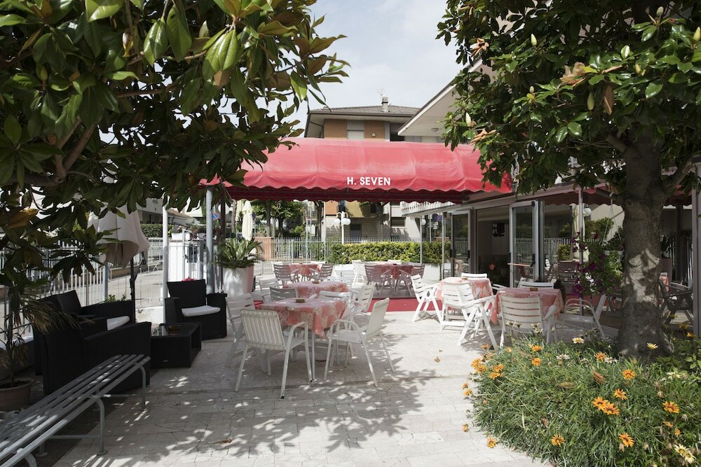 Фото Hotel Seven