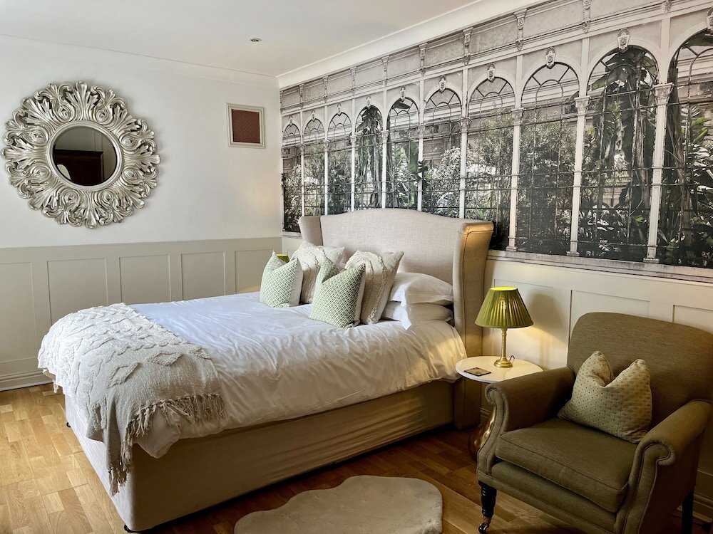 Фото Burleigh Court