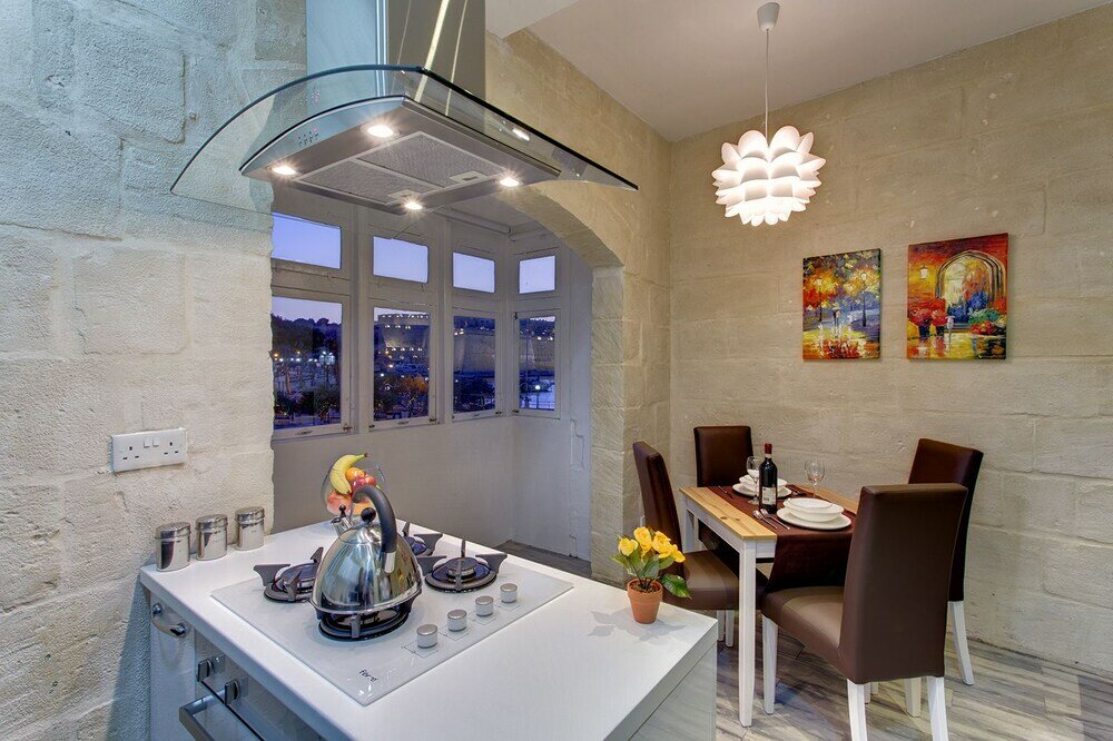 Фото Charming Seafront House In Kalkara