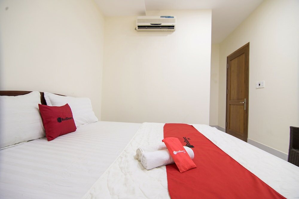 Фото RedDoorz @ Le Van Sy Street