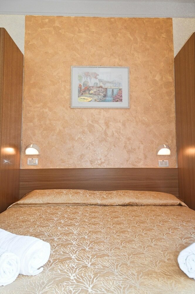 Фото Hotel Karin