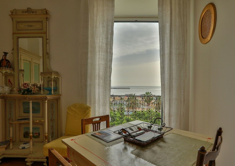 Фото Amazing Sea View in Historic Building