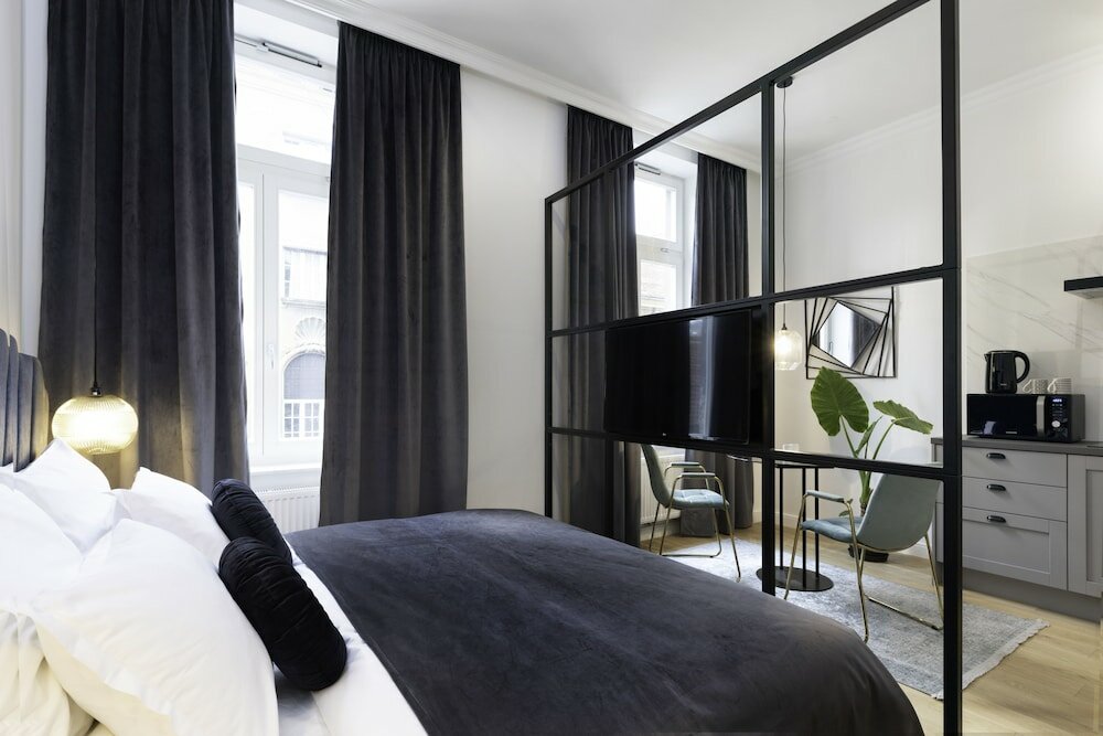 Фото Pierrot & Pierrette Apartments