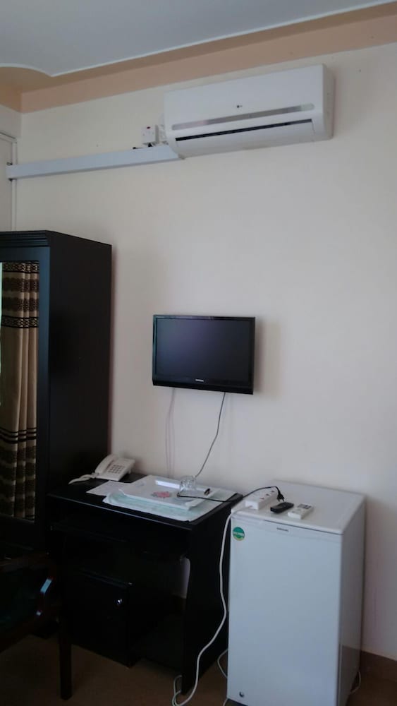 Фото United Motel Entebbe