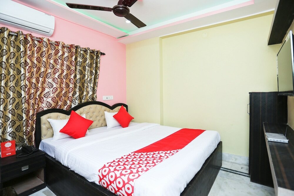 Фото Oyo 22566 Red Velvet Inn