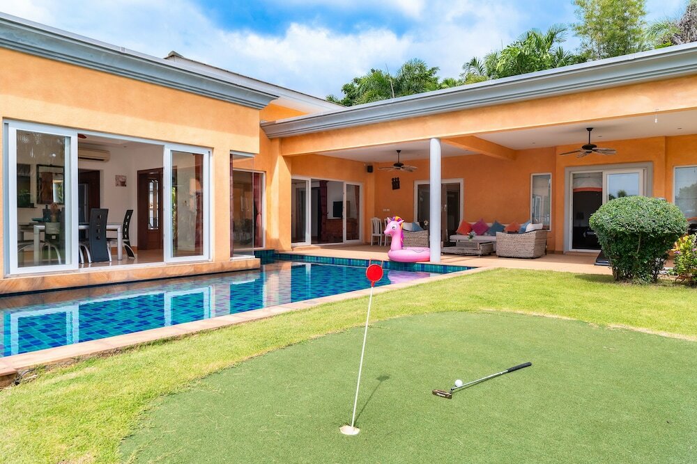 Фото Stunning Luxury Golf and Pool Villas