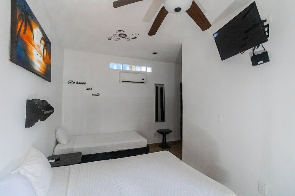 Фото Moonshine Hotel