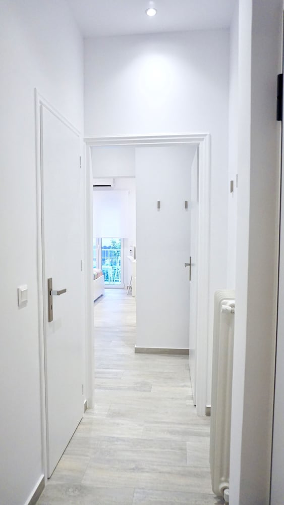 Фото Vibrant & Cozy Apt in Athens