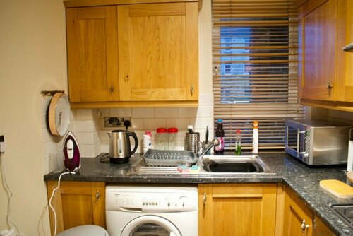 Гостиница Newly Refurbed Home With Free Parking в Эдинбурге