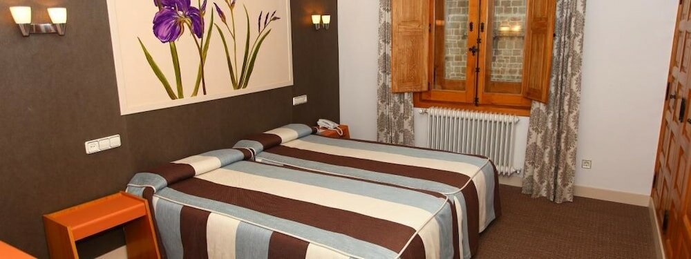 Фото Hotel Monasterio de Leyre