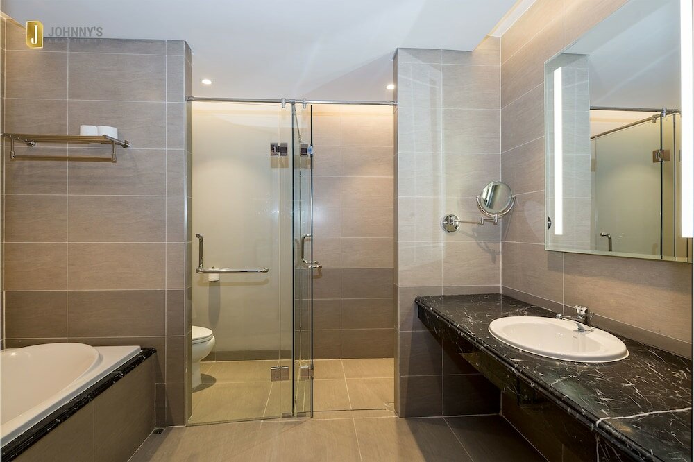 Фото Johnny's Luxury Apartments