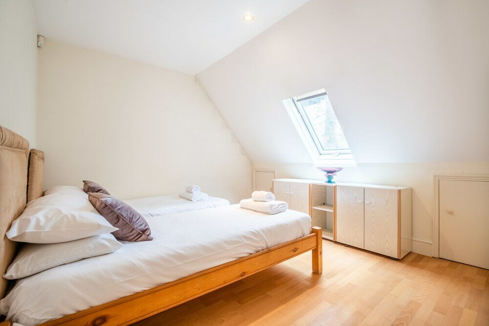 Фото Charming Wimbledon Park Home close to Putney Heath