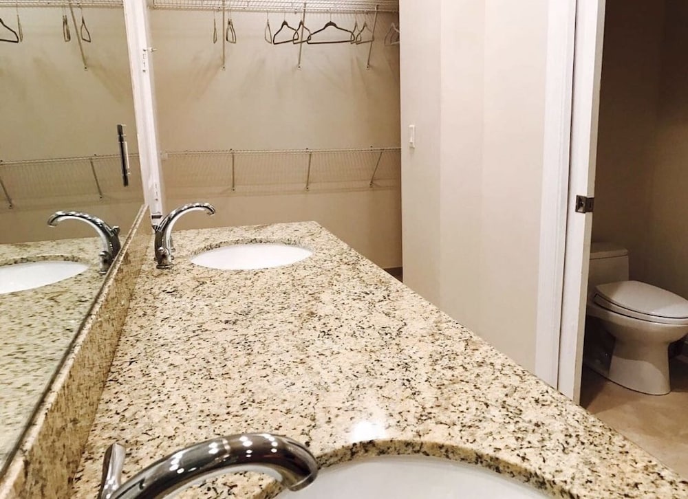 Фото 4br Townhouse 906 by Ideal Experience Vr