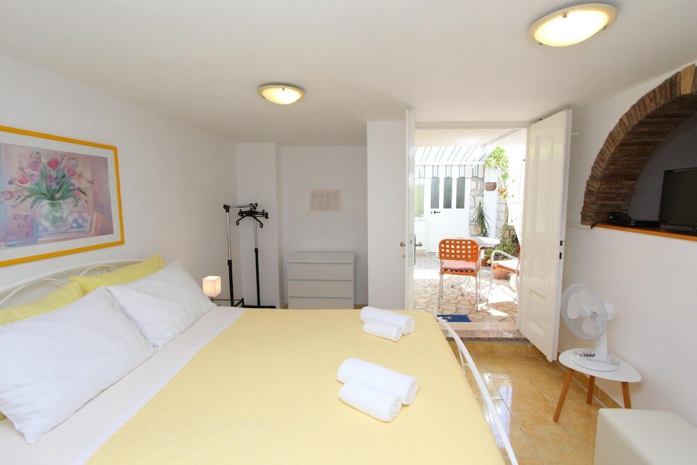 Фото Apartments Knezovic