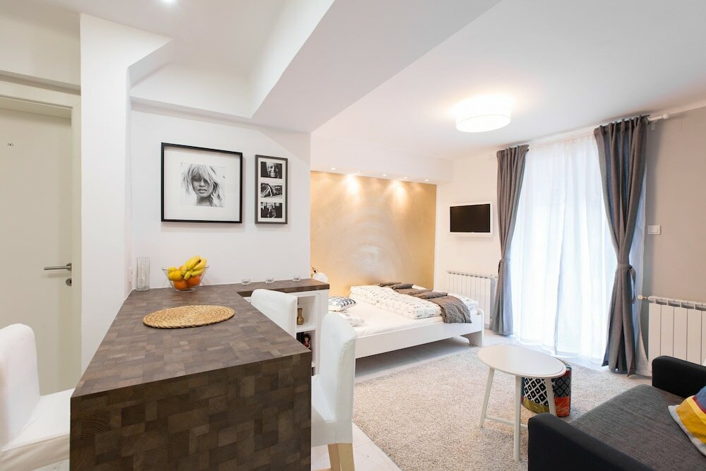 Фото Witty Please & Bardot