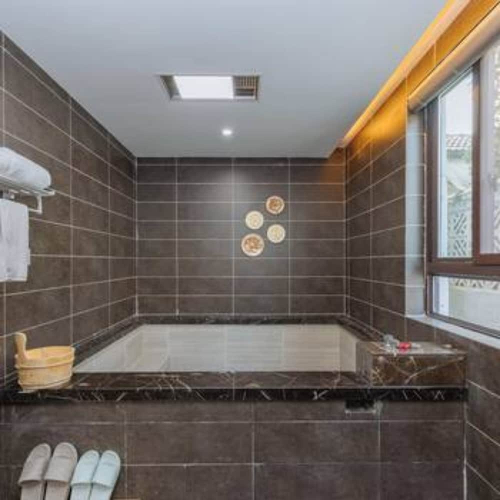 Фото Floral Hotel Nanjing Zuolingyoushe