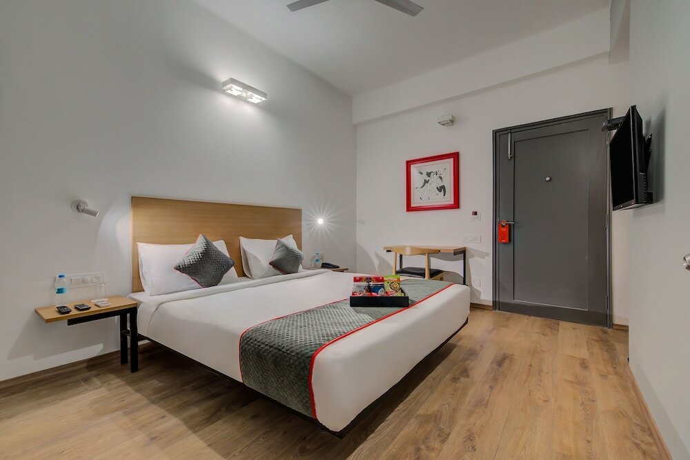 Фото Oyo Townhouse 073 Swargate