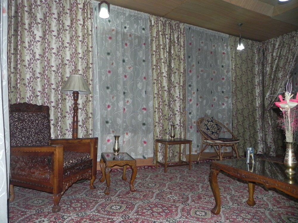 Фото Shabrose Heritage Houseboats