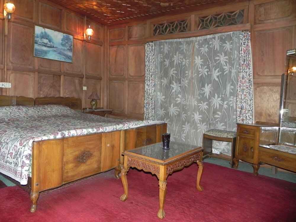 Фото Shabrose Heritage Houseboats