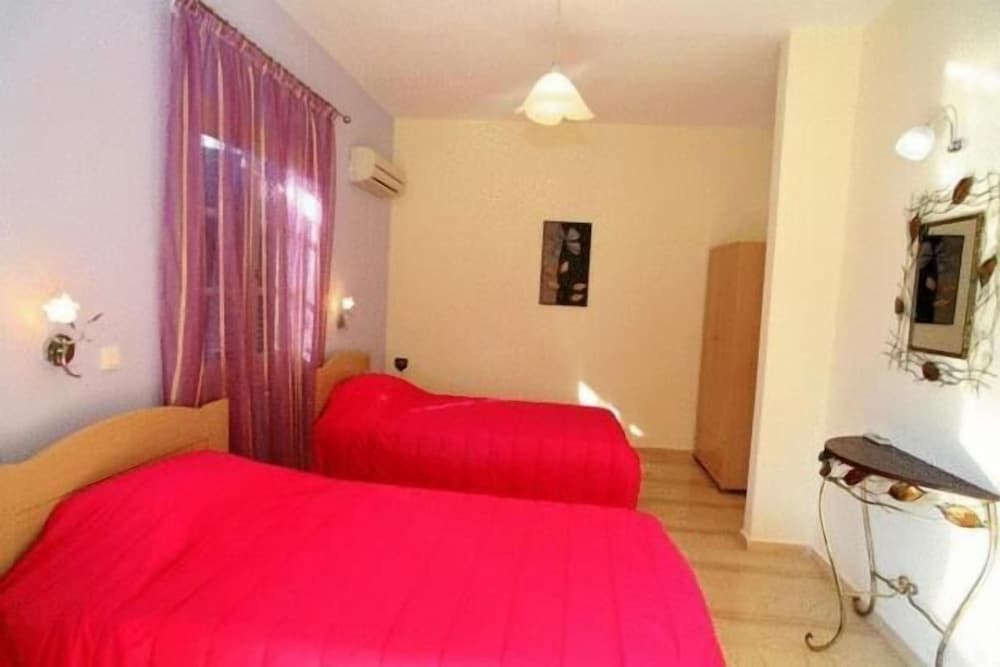 Фото Emily's Apartments