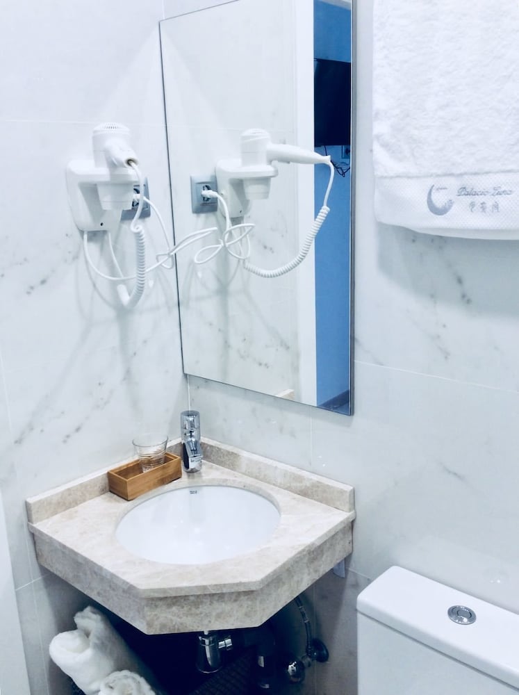 Фото Hostal Palacio Luna