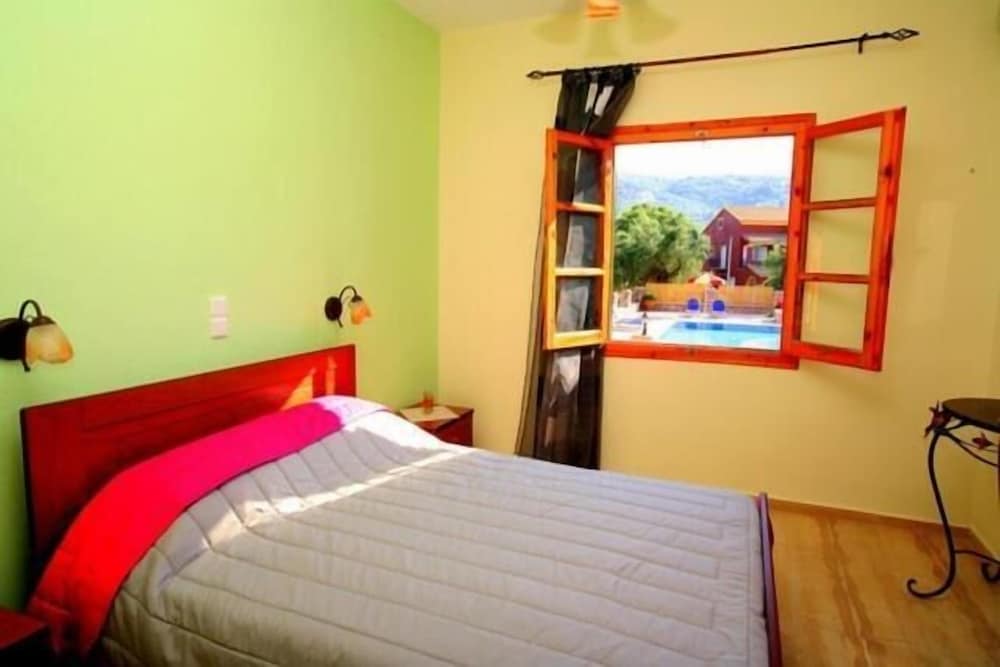 Фото Emily's Apartments