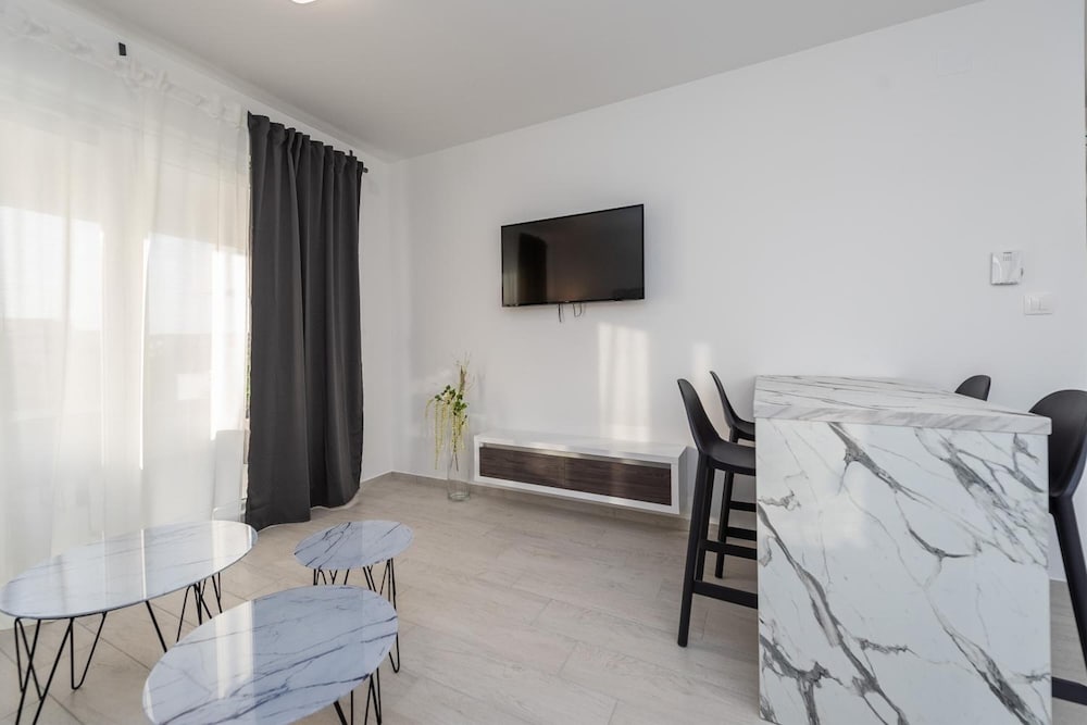 Фото Apartments & Rooms Pool Villas Maris