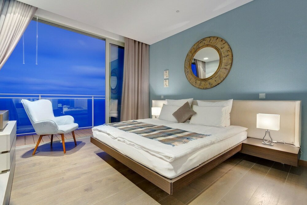 Фото Super Luxury Apartment in Tigne Point, Amazing Sea Views