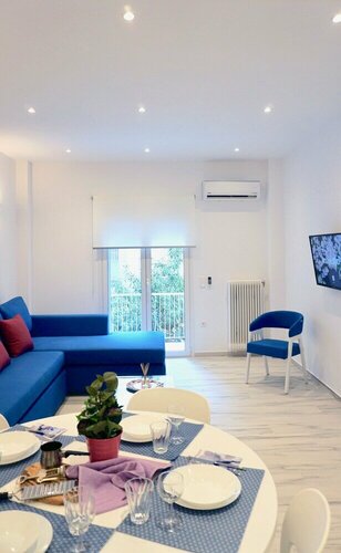 Central Bright Apartment in Athens near Metro