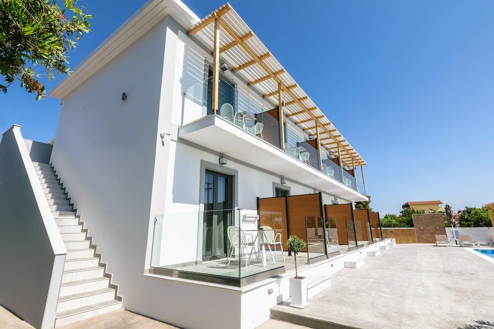 Фото White Canvas Boutique Studios