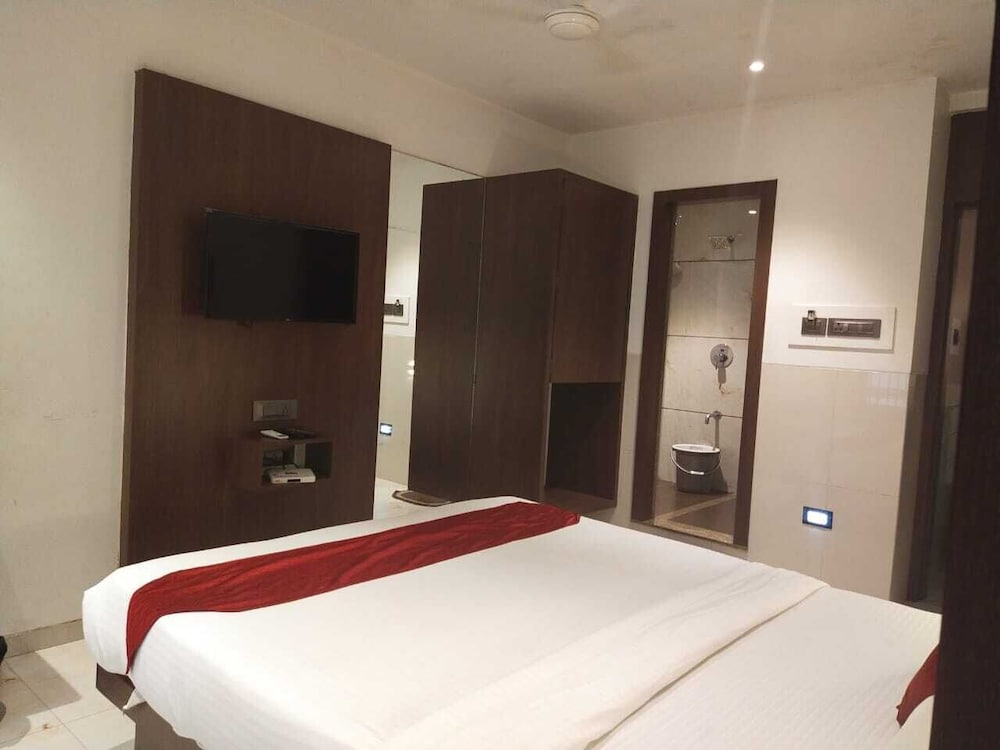 Фото Monarch Express