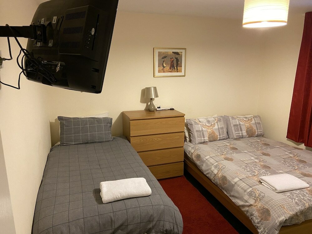 Фото Ivy Cottage Serviced Accommodation