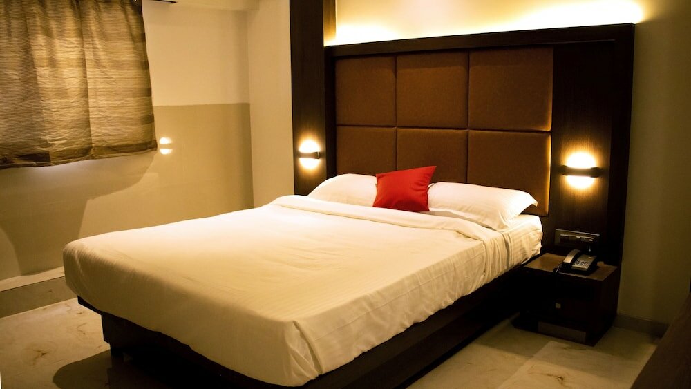 Фото Monarch Express