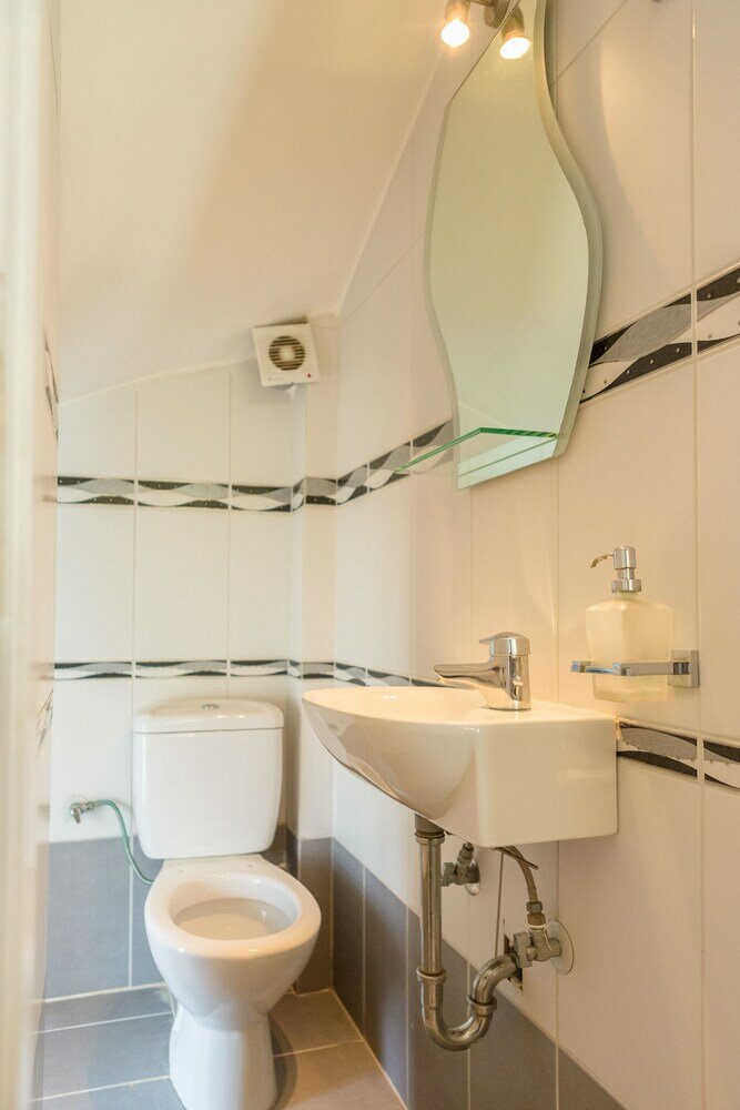 Фото Bright & Spacious two-floor Family Garden Home