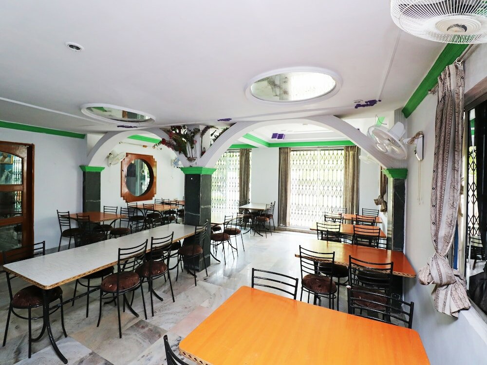 Фото Spot On 43882 Hotel Jeevak International