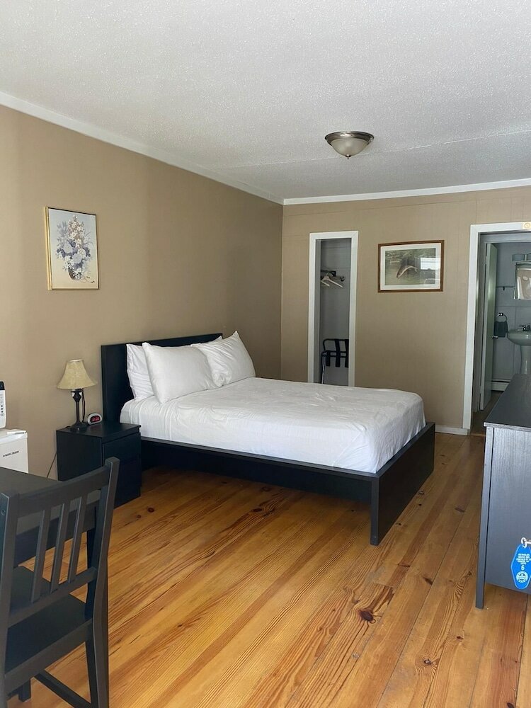 Фото Reynolds House Inn & Motel