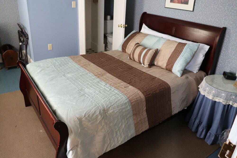 Фото Reynolds House Inn & Motel